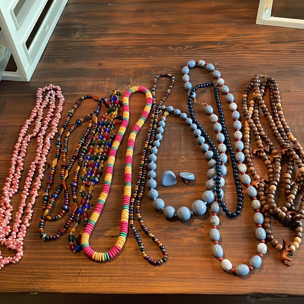 Lot of women’s necklaces